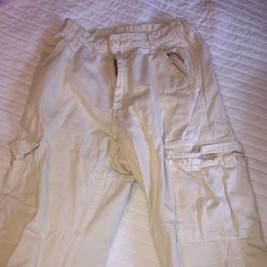 Brandy Melville cream cargo pants! 🤍🤎